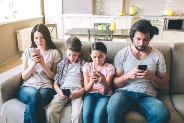 CEO-ul eMAG: Scad vânzările de mobilă, mașini de spălat și frigidere, dar nu și de telefoane cu AI