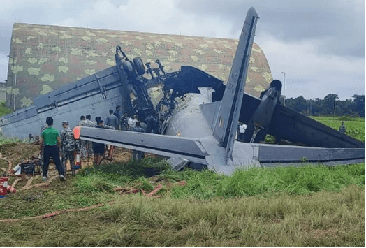 Un avion de fabricație rusească a Armatei Indiene s-a prăbușit la aterizare în nord-estul țării. Cinci militari și-au pierdut viața