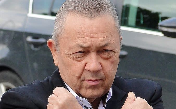 David Sullivan, coproprietarul echipei de fotbal West Ham United, demisionează din toate de la club și se pregătește de procese pentru a-și apăra reputația