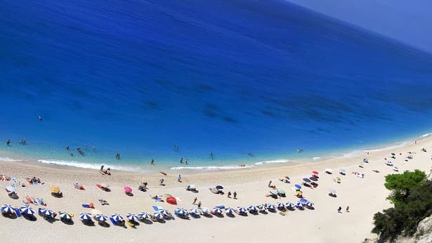 Paradoxul elen – Grecia e un paradis pentru turişti, dar vacanţele sunt deja un lux pentru „băştinaşi” (reportaj Bloomberg)