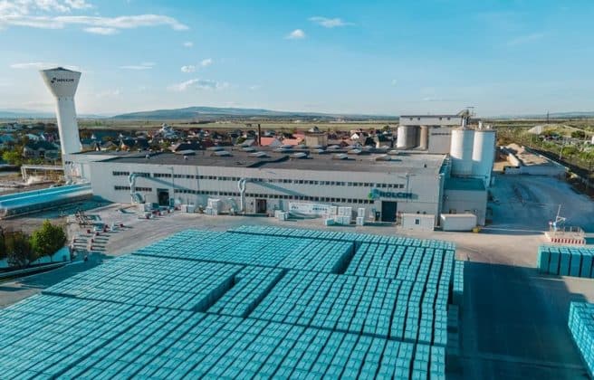 Holcim trebuie să-și vândă fabrica din Adjud. Comisia Europeană a aprobat condiționat preluarea Xella de către grupul elvețian