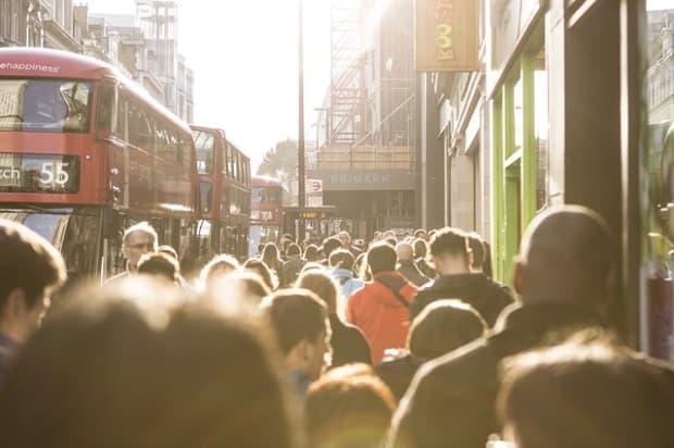 Big Brother AI – Poliţia din Londra va accelera utilizarea dronelor, a recunoaşterii faciale şi a inteligenţei artificiale