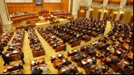 Plenul comun al Parlamentului se reuneşte luni, de la ora 21:30, pentru votul în cazul Guvernului Veştea