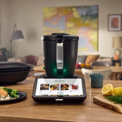 Gigantul german Vorwerk, care produce aparatul de gătit Thermomix, intră direct în România