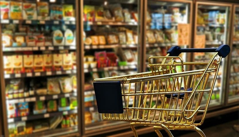 Recenziile cu emoji ale clienților, modul în care angajații unui supermarket polonez își iau bonusul / Experții critică decizia