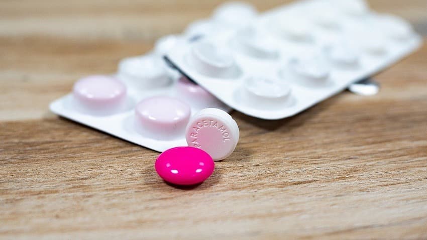 Prețul paracetamolului, al analgezicelor și altor medicamente a crescut cu până la 30% în Regatul Unit din cauza războiului din Iran