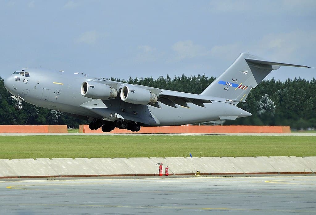 Axios: Avioane C-17 se îndreaptă spre Europa pentru a pregăti o posibilă deplasare a vicepreședintelui american JD Vance în vederea semnării unui acord cu Iranul