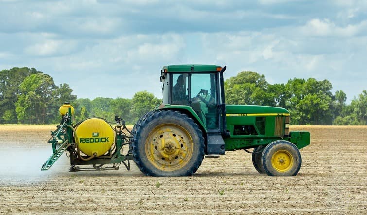 Comisia Europeană recunoaște blocajele din autorizarea pesticidelor și pregătește reguli mai stricte / Oficial: „Sistemul trebuie ajustat pentru a funcționa mai bine”