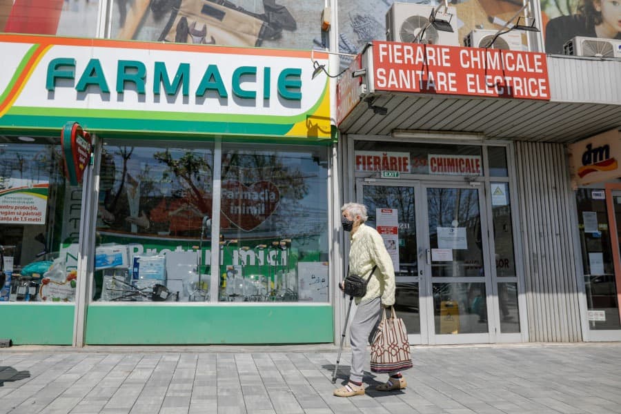 351 de farmacii din Cluj devin puncte de prim-ajutor, în contextul caniculei