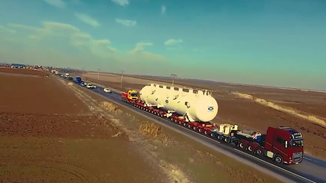 Şase transporturi agabaritice se vor deplasa, duminică seară, pe mai multe drumuri din România