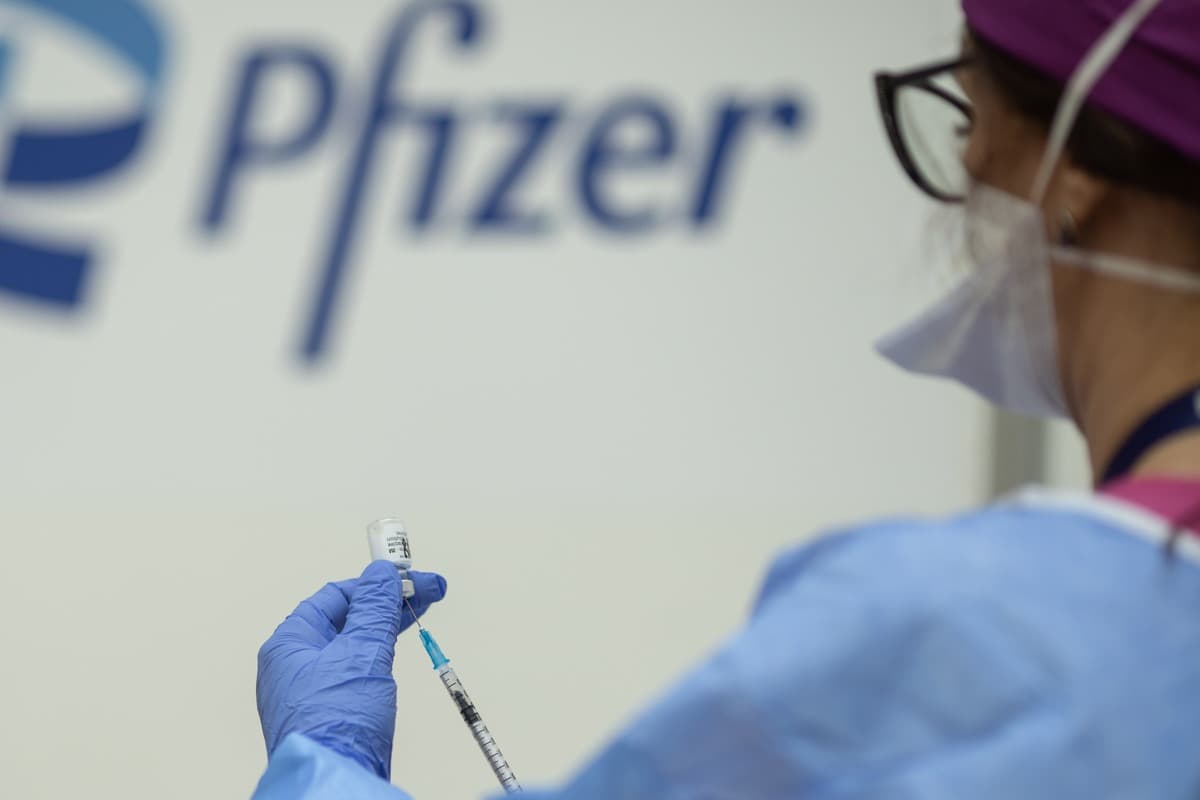 Rogobete afirmă că în contul datoriei către Pfizer s-ar putea negocia pentru aducerea de medicamente inovative