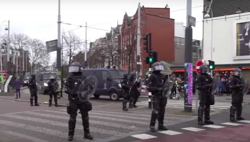 Atac asupra unei școli evreiești din Amsterdam / Autoritățile consideră că a fost un act țintit împotriva comunității evreiești