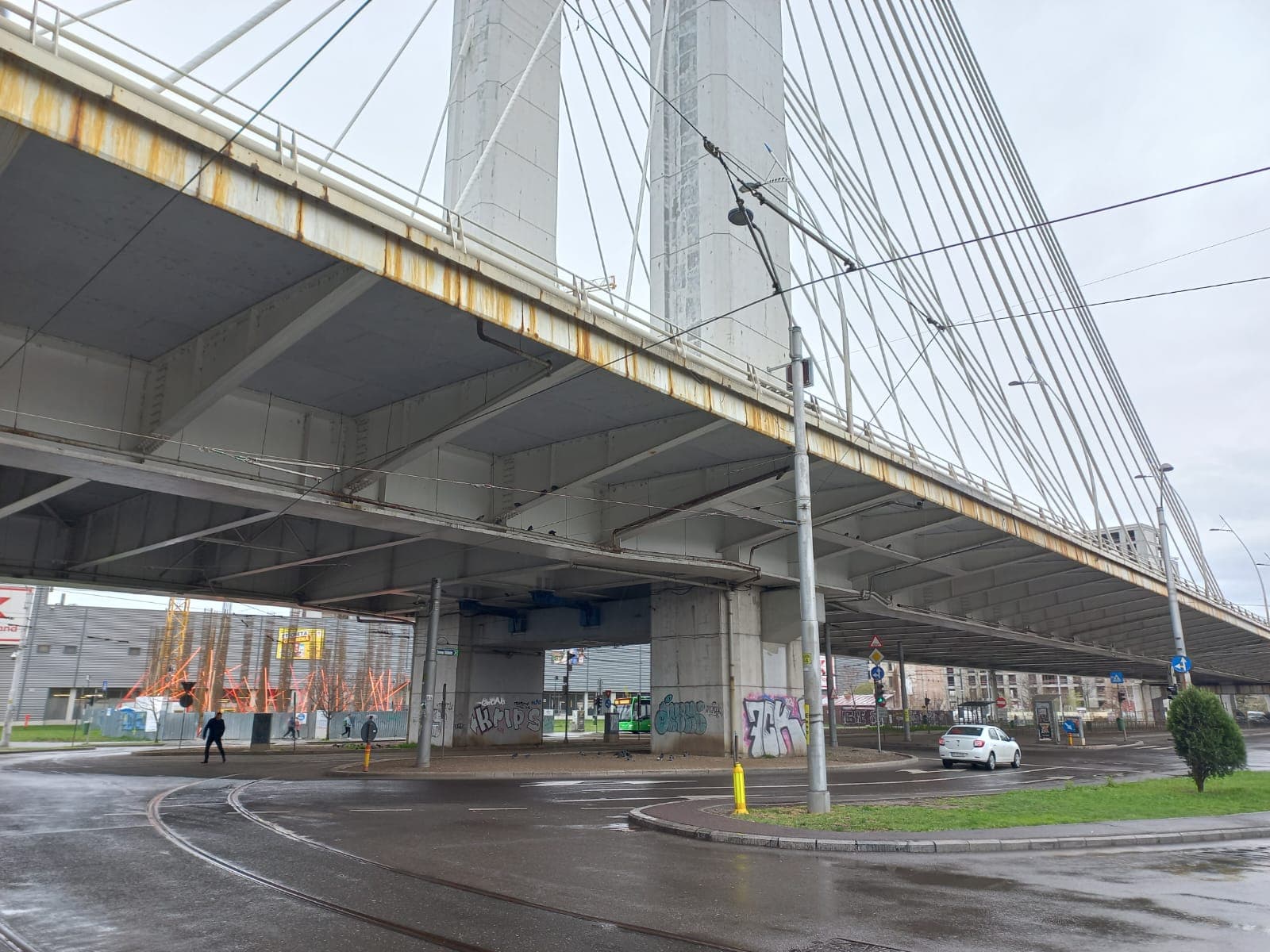 Petiție pentru reducerea zgomotului în zona Pasajului Basarab / Răspuns: ”Sunt cu totul de acord că trebuie luate măsuri de calmare a traficului”