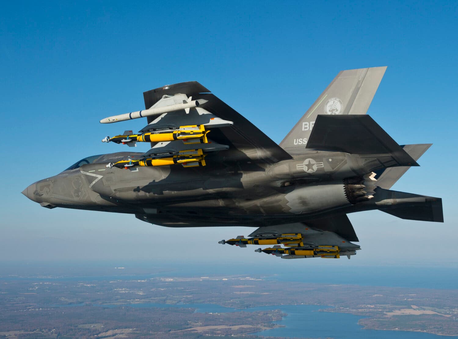 Finlanda cumpără bombe cu planare pentru avioanele F-35