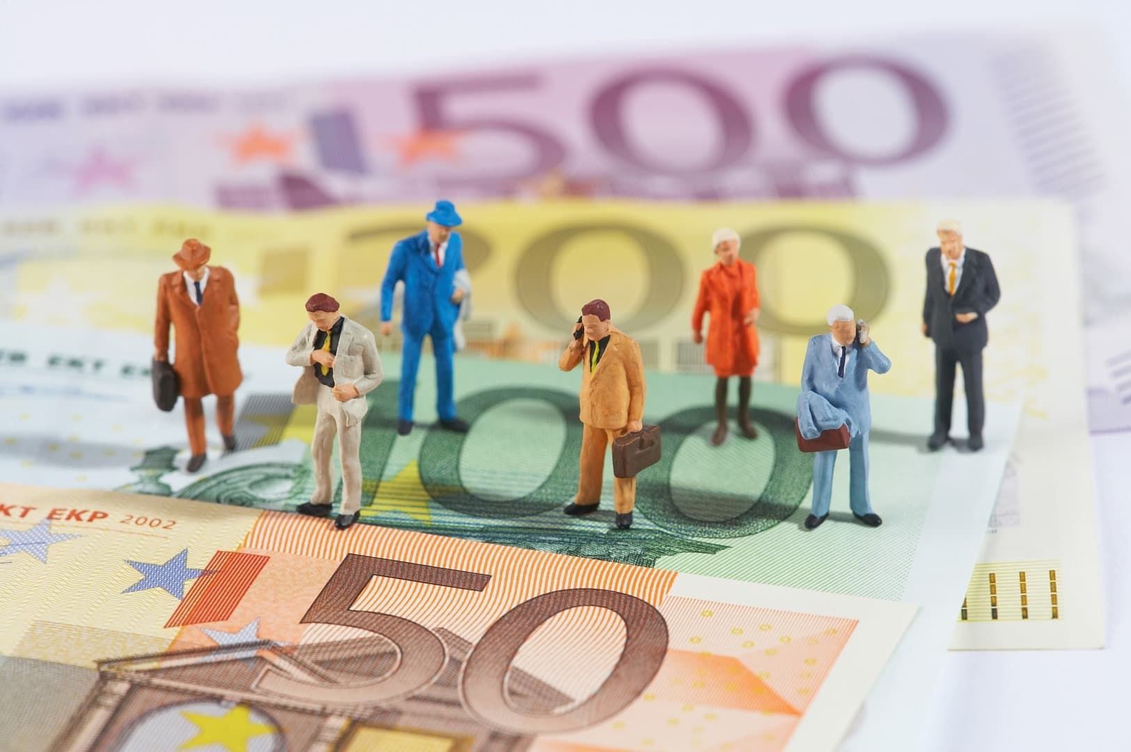 Comisia Europeană a redus semnificativ, la numai 0,1%, estimările privind avansul economiei româneşti în 2026 / În 2027, PIB-ul României ar urma să înregistreze o creştere de 2,3%
