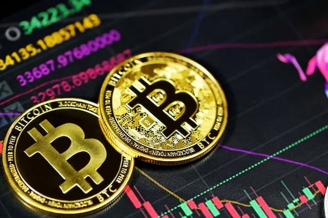Bitcoin a coborât până la 59.100 de dolari, cel mai redus nivel din octombrie 2024