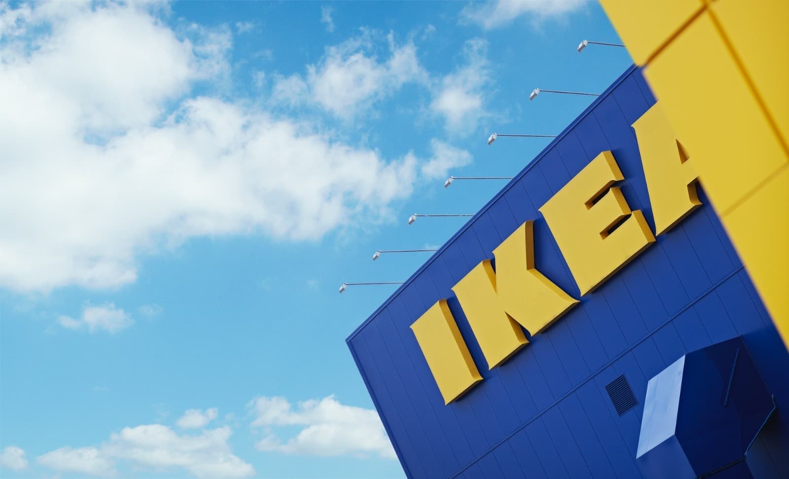 Grupul Fourlis, care gestionează magazinele IKEA și Intersport: România devine o „bătaie de cap” majoră / „Piața românească amintește de criza din Grecia”