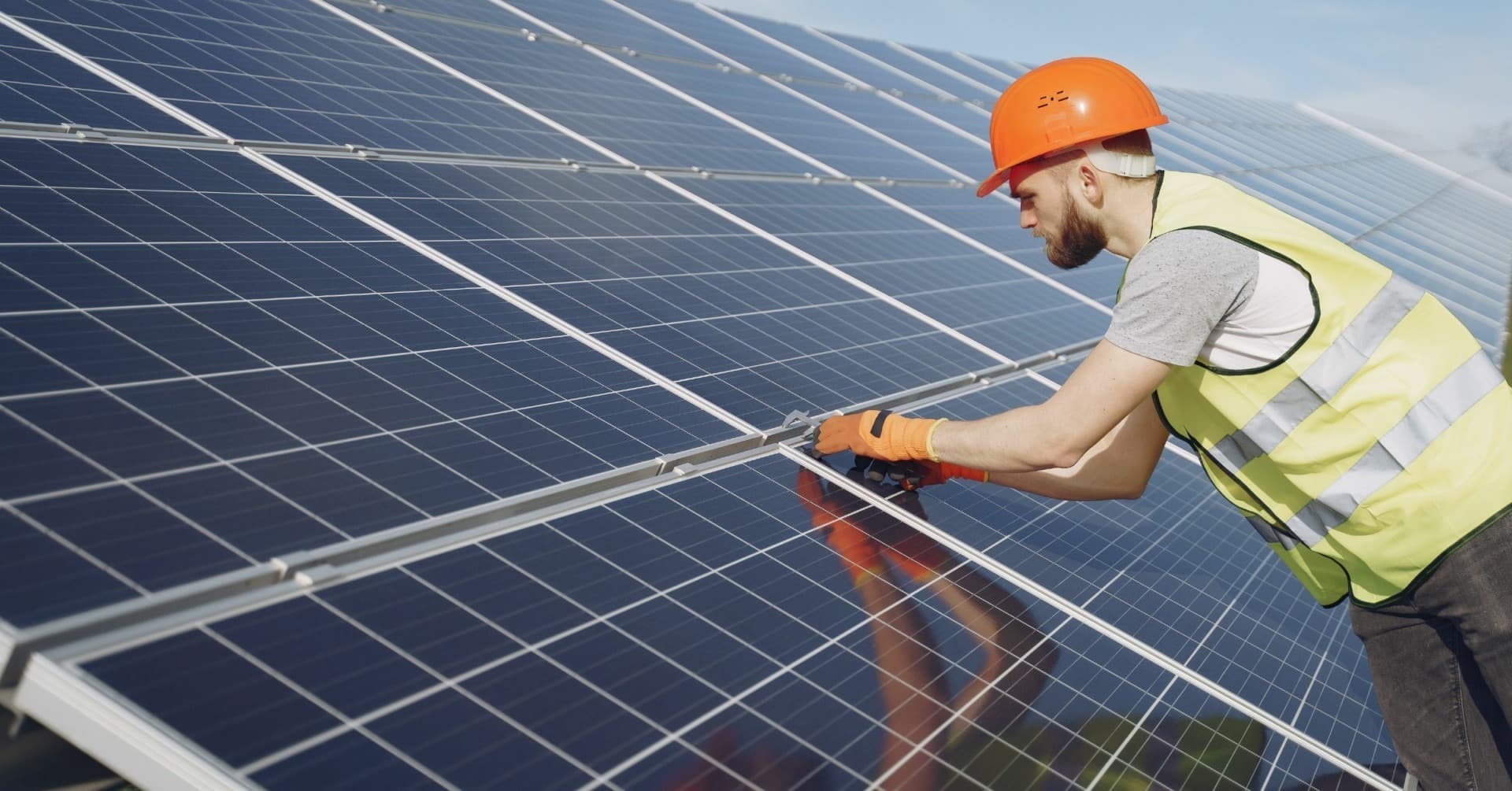 Peste 70% din consumul de energie electrică din Republica Moldova e asigurat din surse regenerabile / Ministrul Energiei: „O dependență mai mică de importuri și o siguranță mai mare pentru cetățeni”