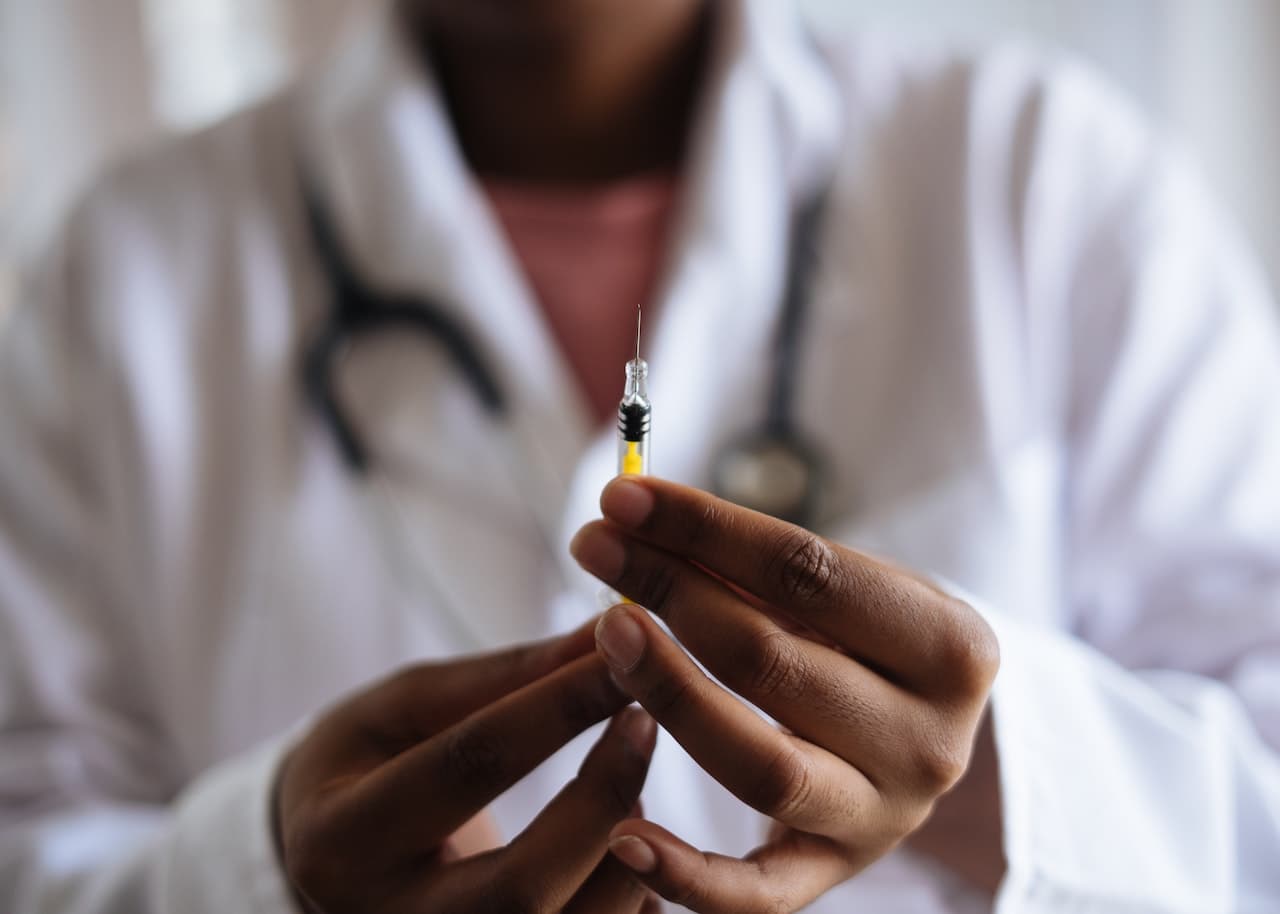 Doi medici de la Spitalul Județean de Urgență Reșița, trimiși în judecată pentru ucidere din culpă într-un dosar de culpă medicală