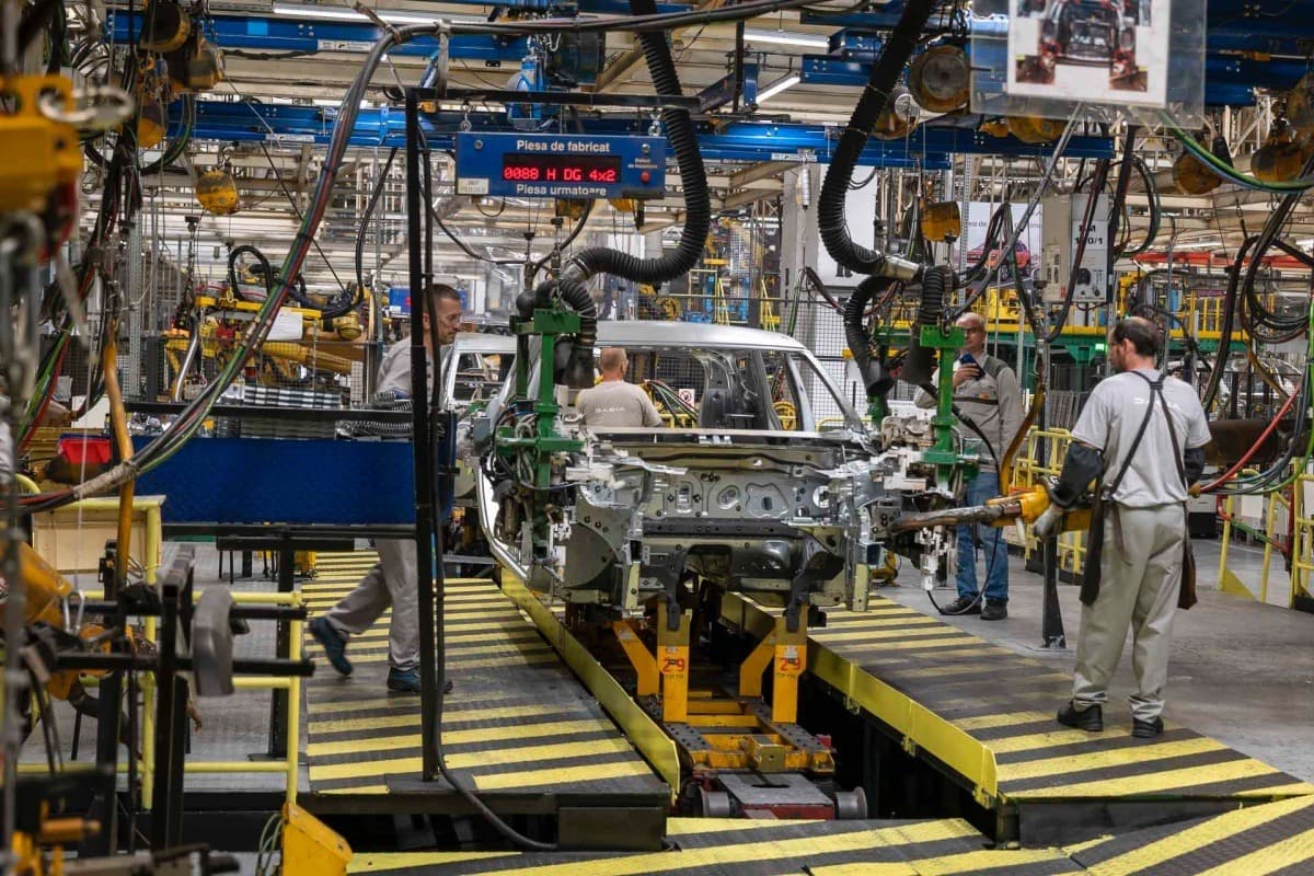 Ilie Bolojan a discutat cu Mihai Bordeanu, șeful Dacia, despre impactul prețurilor la energia electrică asupra industriei auto