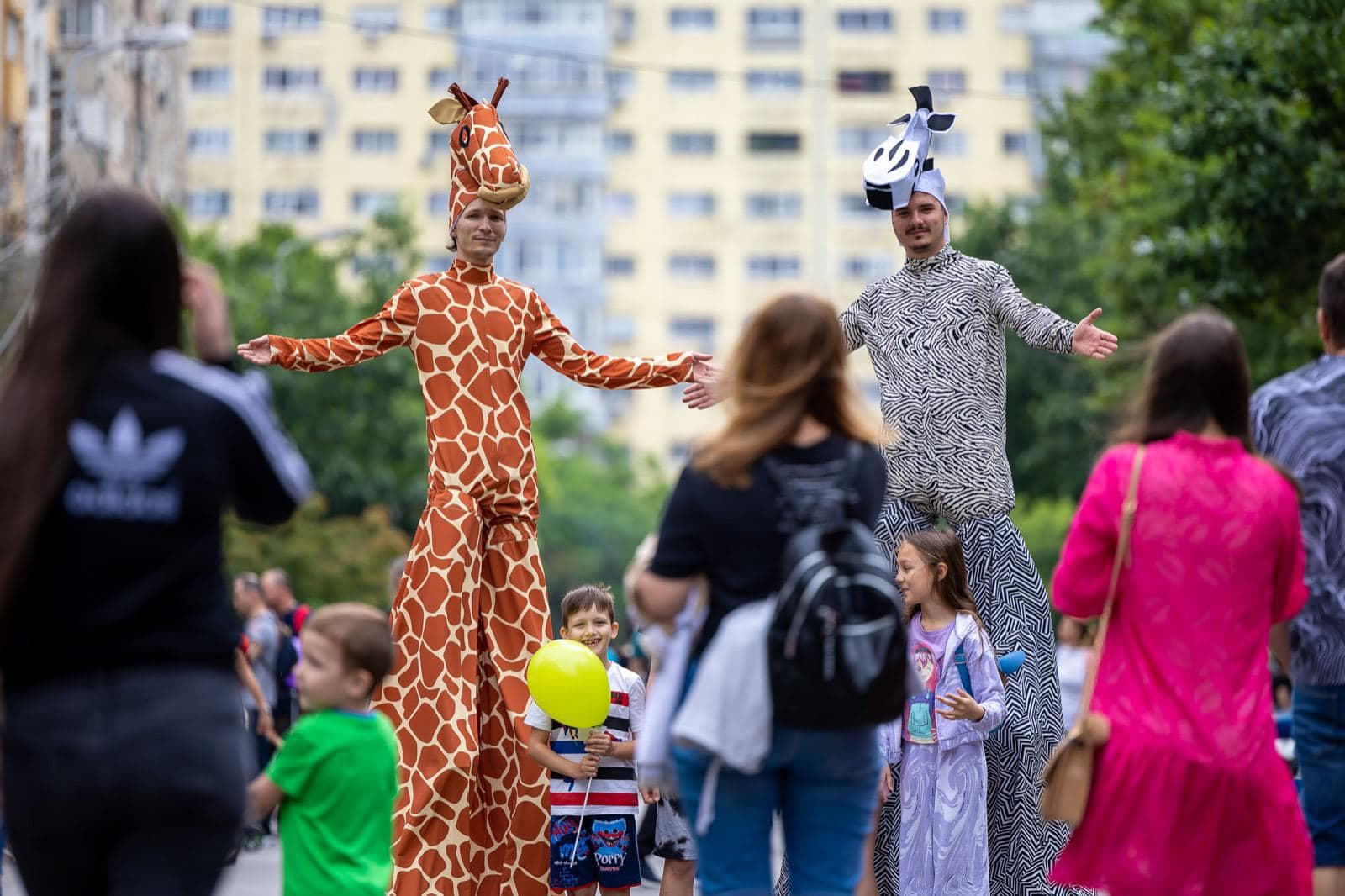 Program dedicat copiilor la „Străzi Deschise” pe Calea Victoriei, în acest weekend: Spectacole, ateliere creative și parade