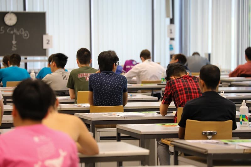 Suspiciuni de fraudare a admiterii în clasa a V-a la Colegiul „Tudor Vianu” din București, ridicate de parte dintre părinți / Directoarea: Profesorii din comisie au dat declarații că nu lucrează la centre la care se pregătesc copiii pentru admitere