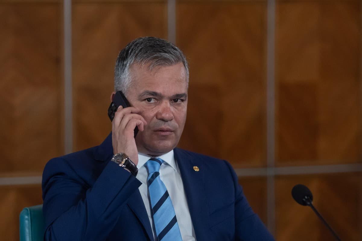 Adrian Veștea: Nu sunt pucist. Miercuri mi-a propus Nicușor Dan să fiu premier. Sunt o persoană care sunt curajoasă. Voiam să merg pe muntele Athos să mă rog pentru băiatul meu care dă bacul. Nicușor Dan să negocieze cu USR