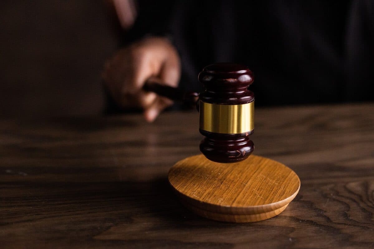 Fostul lider de sindicat al Protecției Copilului Bacău, condamnat definitiv la 8 ani și 4 luni după ce a incendiat 10 mașini ale instituției și i-a amenințat cu moartea pe fostul șef de CJ, directorul DGASPC Bacău și pe familiile lor