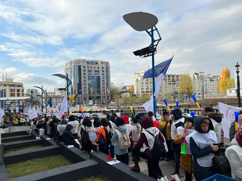 Grefierii condamnă public noul proiect al legii salarizării la stat: ignoră chiar metodologia și recomandările Băncii Mondiale privind ierarhizarea funcțiilor
