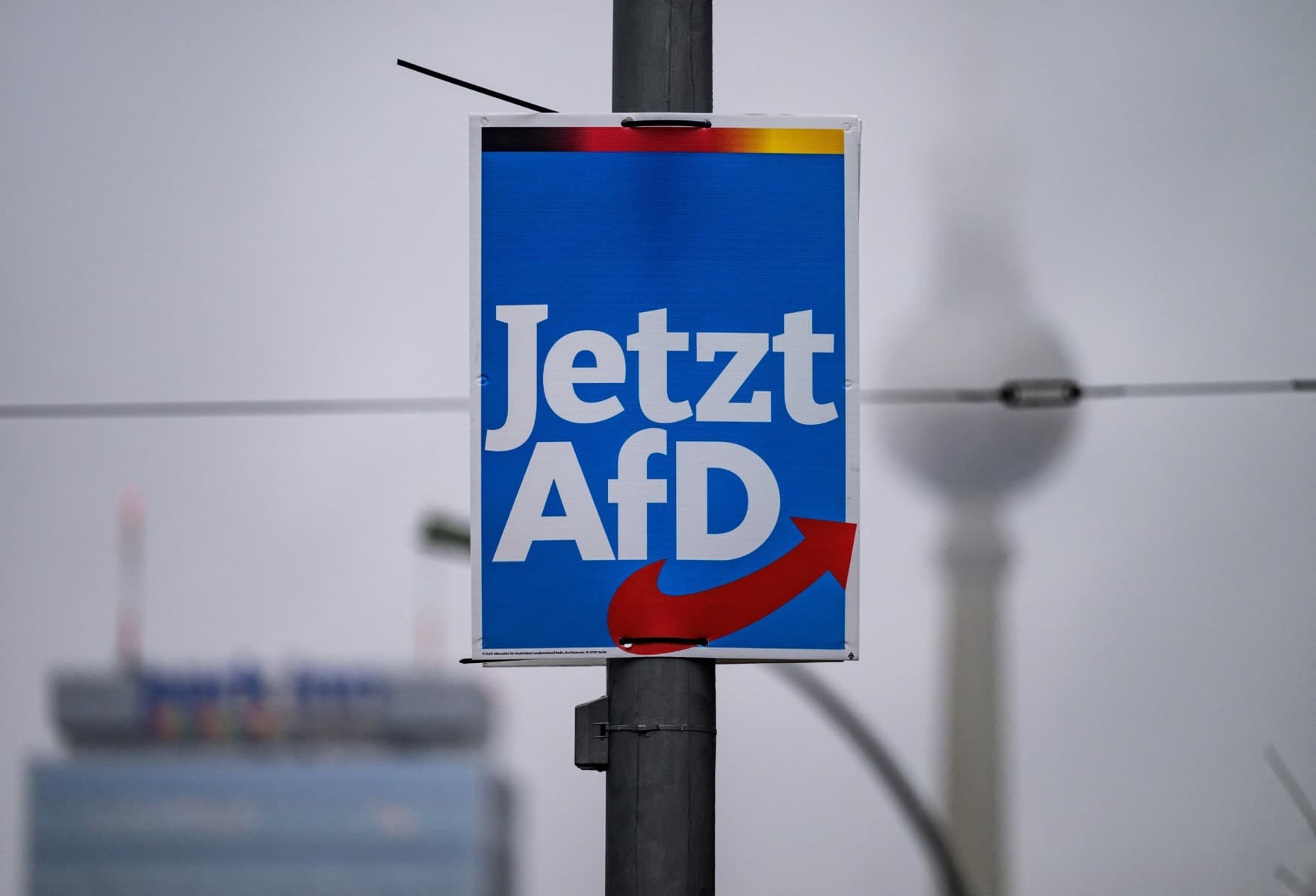 Partidul de extremă dreapta AfD își păstrează poziția de lider în Germania, în timp ce formațiunile aflate la guvernare pierd din susținere