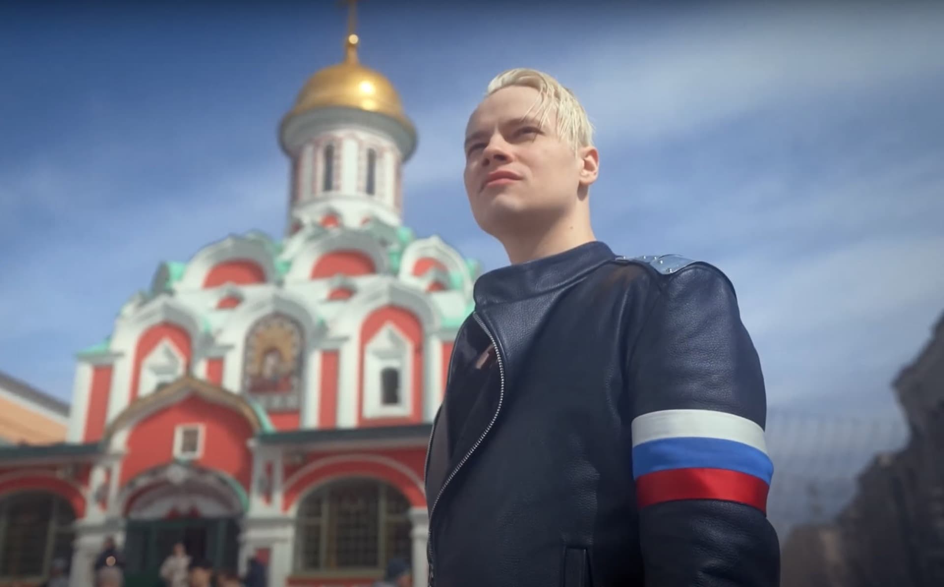 Cântăreţul rus Shaman, care elogiază Kremlinul, a introdus cu AI opozanţi ai lui Putin într-o melodie patriotică: ”În videoclipul meu, ei cântă pentru Rusia pe gratis / Rusia nu trebuie să fie trădată niciodată”