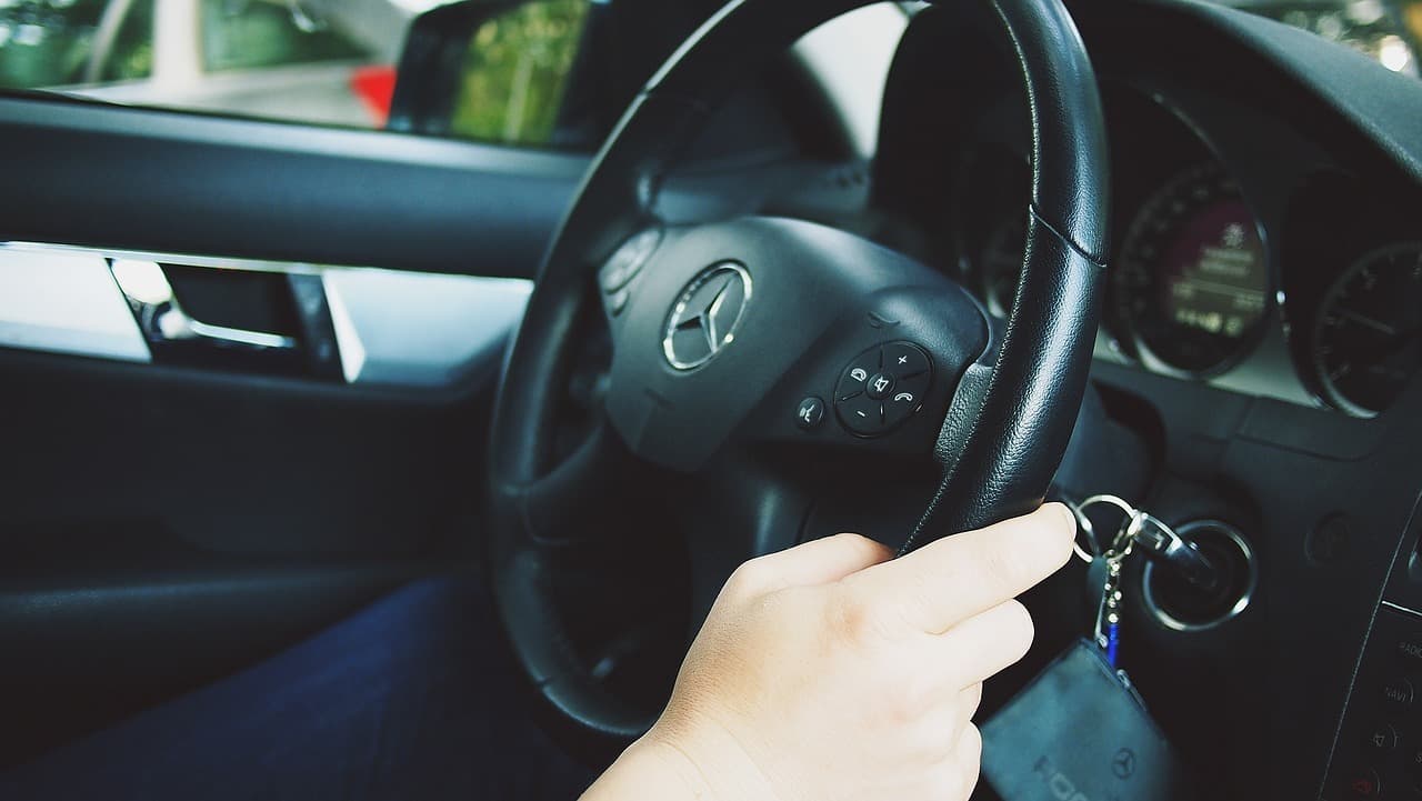 Un italian, orb în acte, avea permis de port-armă și suna la poliție să se plângă de traficul din oraș / I-au fost confiscați peste 100 de mii de euro