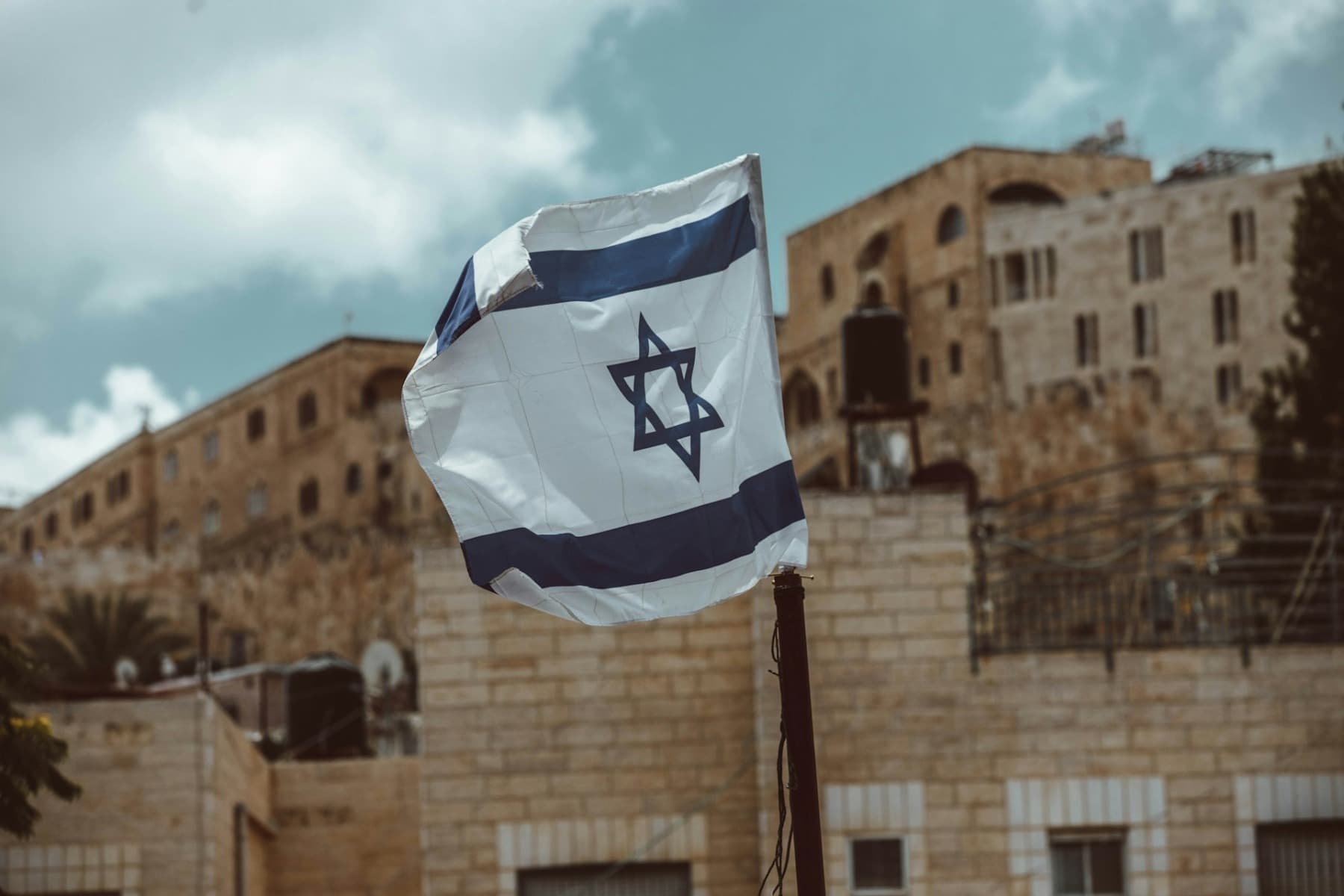 Israelul l-a eliberat din închisoare pe unul dintre fondatorii Hamas, deținut fără proces din octombrie 2023