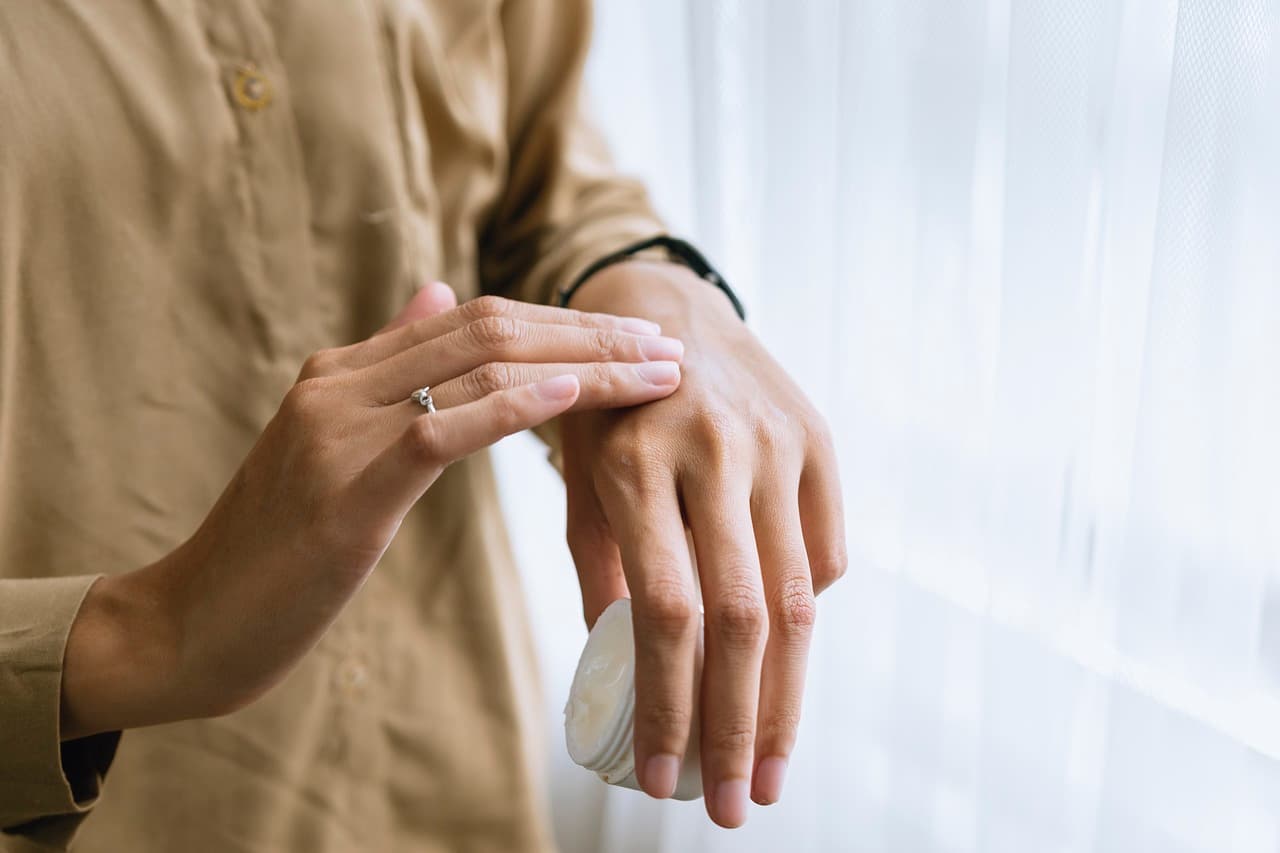 Pacienții cu dermatită atopică: efecte severe după tratamentul îndelungat cu corticosteroizi / Riscuri mai mari în cazul copiilor