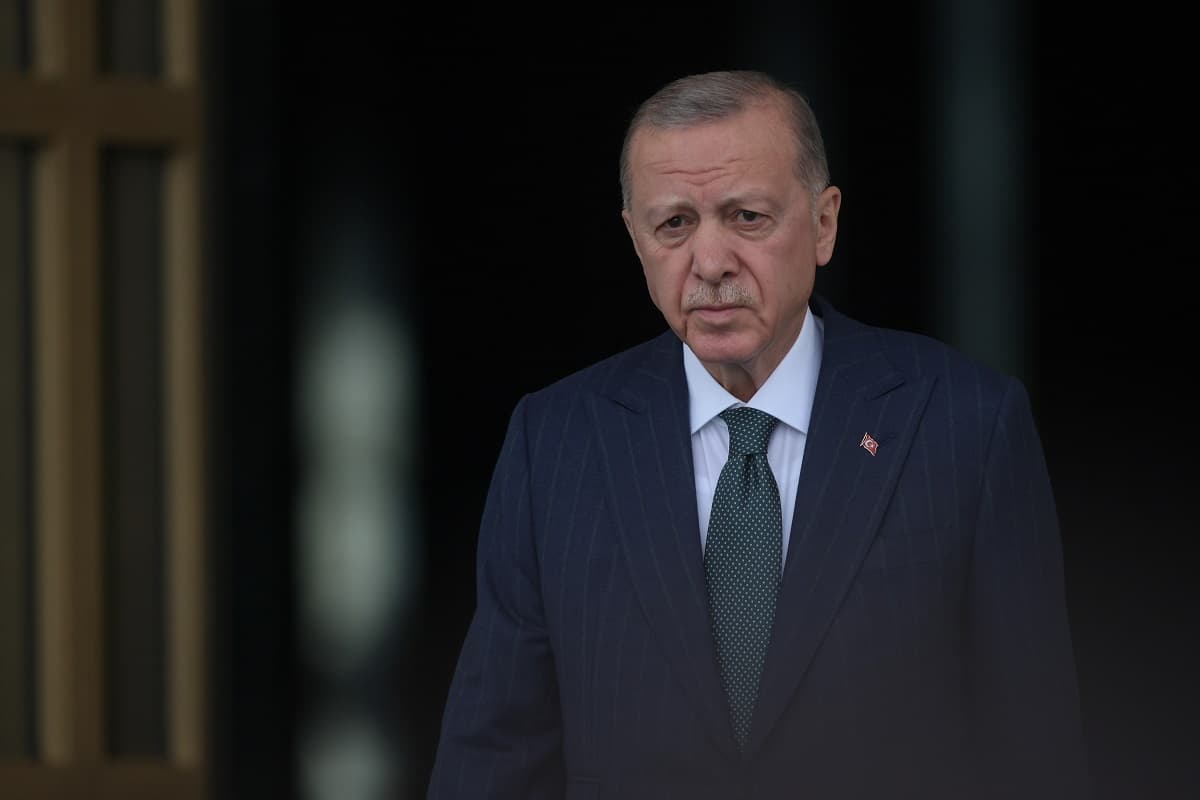 Erdogan lansează „moneda NATO” de 5 lire, special pentru Summitul de la Ankara. 500.000 de monede, puse în circulație