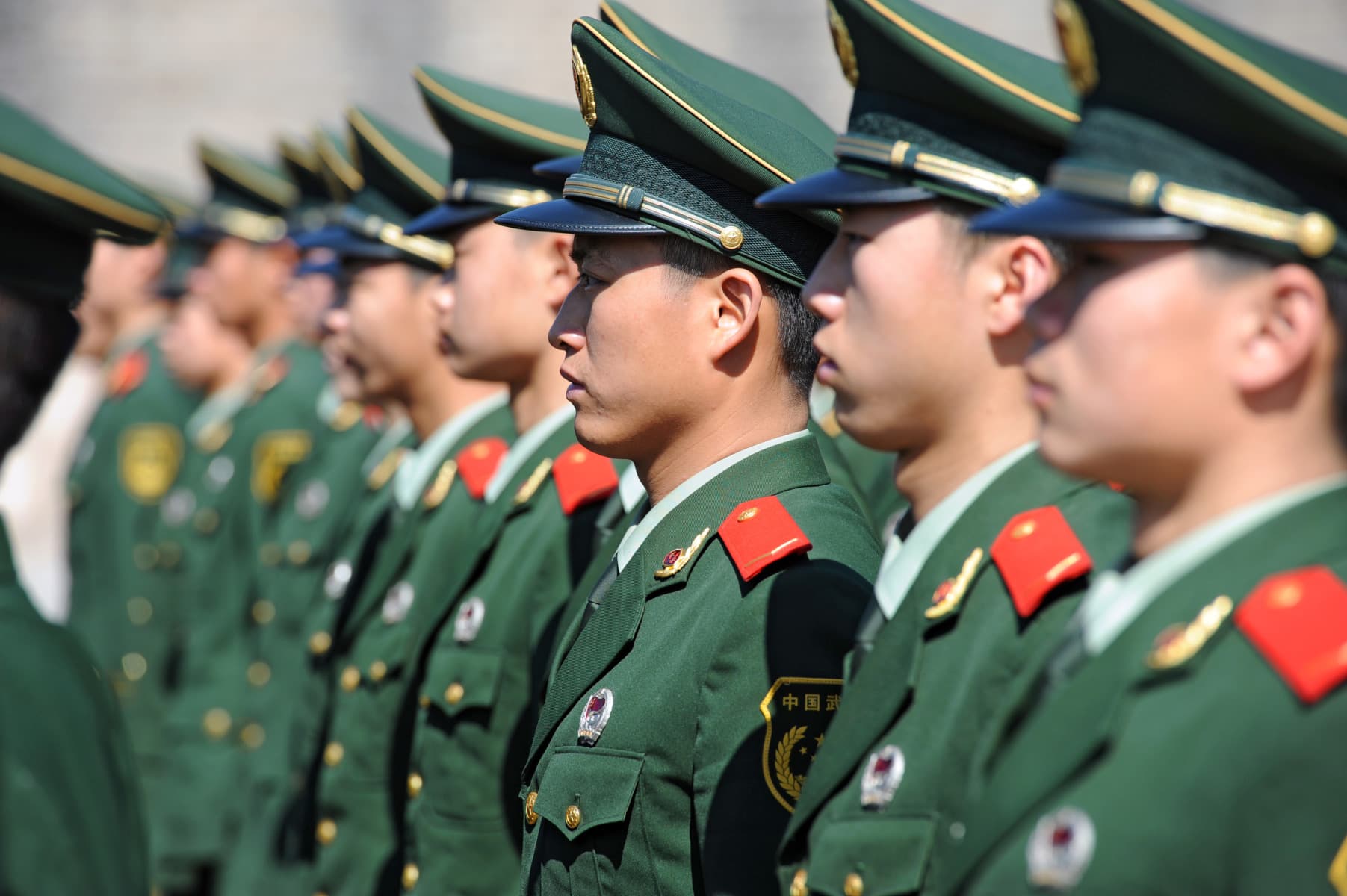 Doi foşti miniştri chinezi ai apărării au fost condamnaţi la moarte cu o perioadă de amânare de doi ani