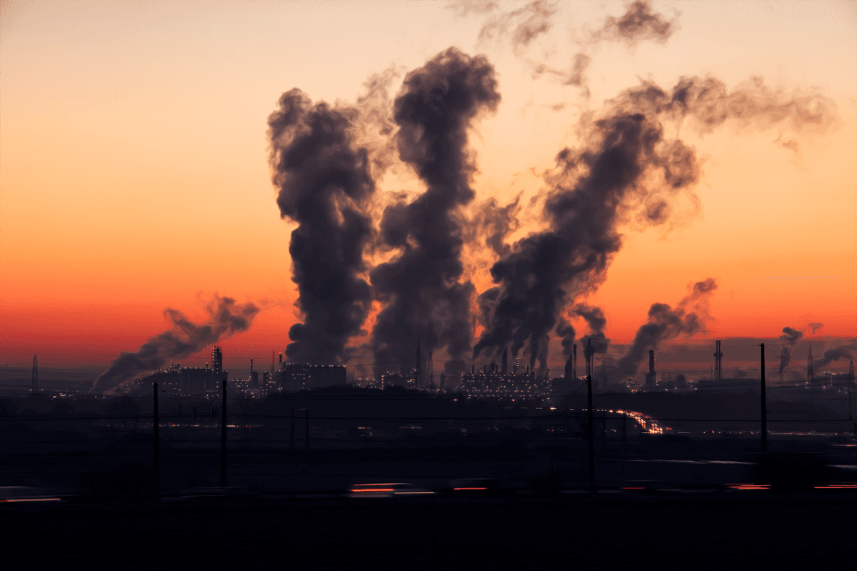 China a înjumătățit „din pix” creșterea emisiilor de dioxid de carbon din ultimii cinci ani. Cum s-a schimbat modalitatea de calcul