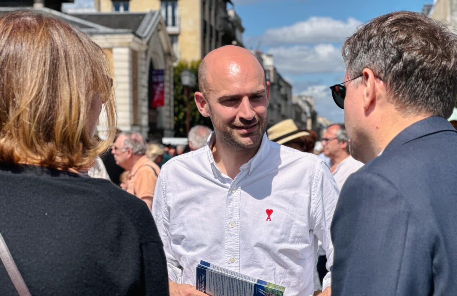 Înlăturarea steagurilor UE este o „trădare”, le spune ministrul francez de Externe primarilor de extremă dreapta