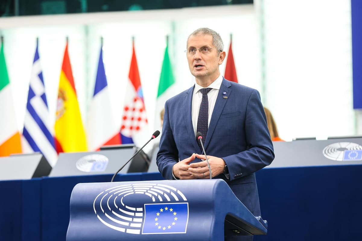 Europarlamentarul Dan Barna (USR): Ipocrizia PSD – Căsătorit cu Partidul Socialist European la Bruxelles, dar cu amanta AUR la Bucureşti