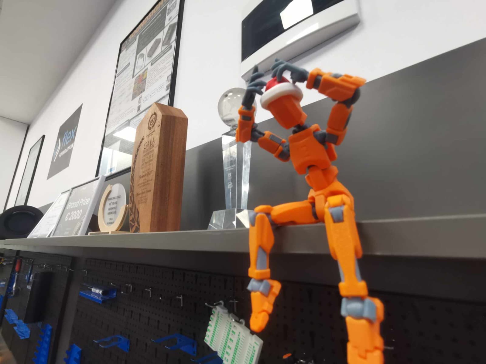 Rectorul Universității Politehnica Timișoara: ”România are nevoie de o strategie națională pentru robotică și roboți umanoizi”. ”Europa tratează deja robotica, dronele și sistemele autonome ca domenii strategice”