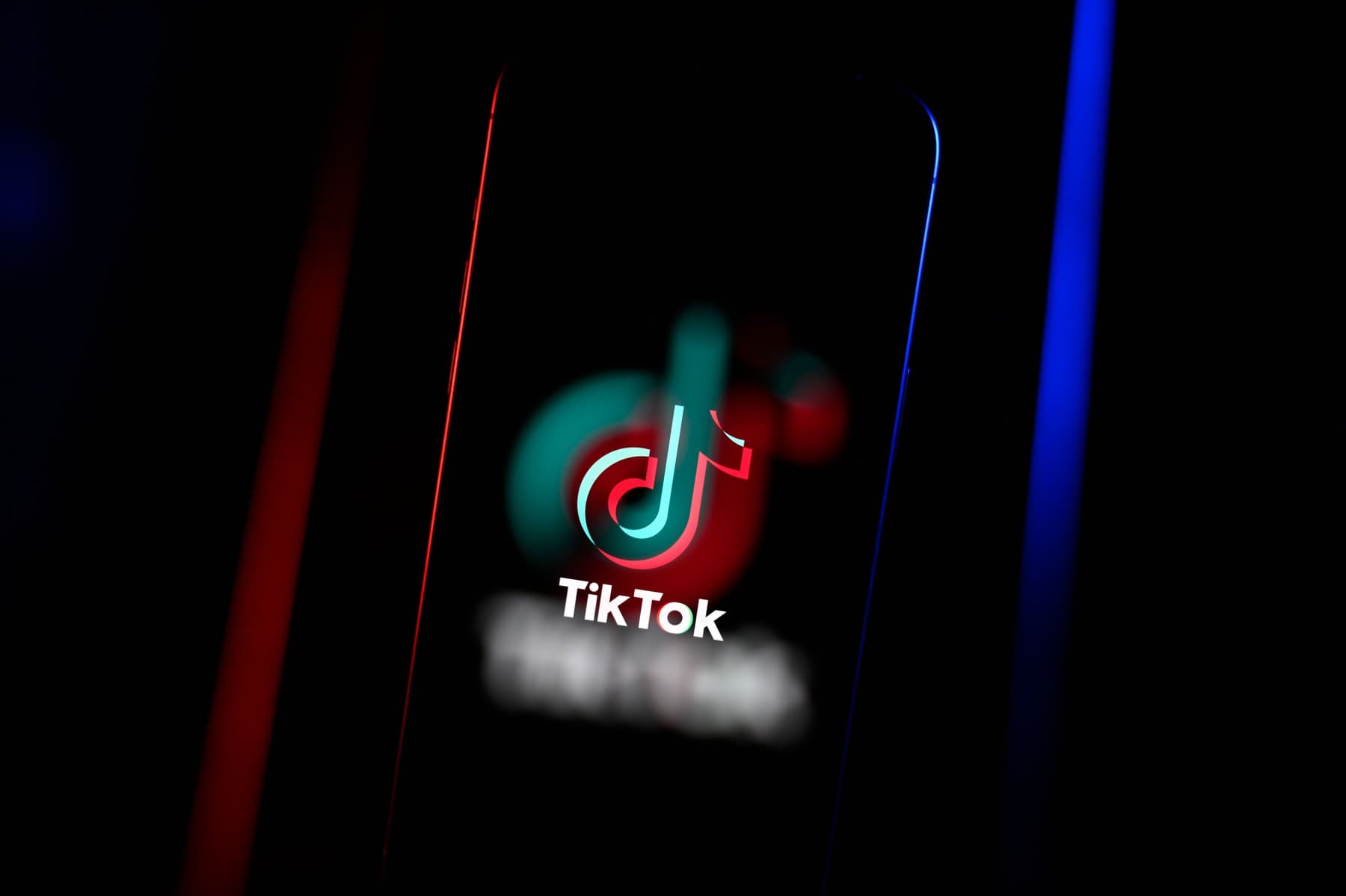 EXCLUSIV Sondaj Avangarde, privind dezinformarea pe TikTok / Cum se raportează românii la informațiile pe care le primesc pe TikTok