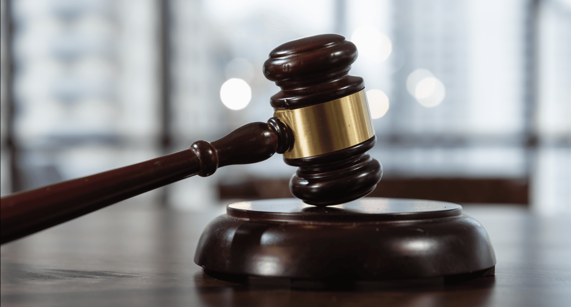 Bărbatul care anul trecut şi-a ucis cu toporul concubina însărcinată, condamnat definitiv la închisoare pe viaţă