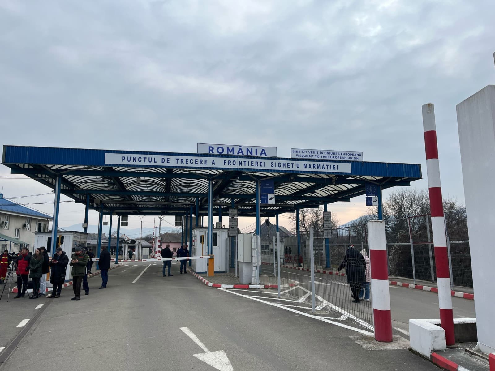 Traficul rutier din şi în spre Ucraina, restricţionat prin Punctul de Trecere a Frontierei Sighetu Marmaţiei / Podul din lemn şi metal necesită reparaţii