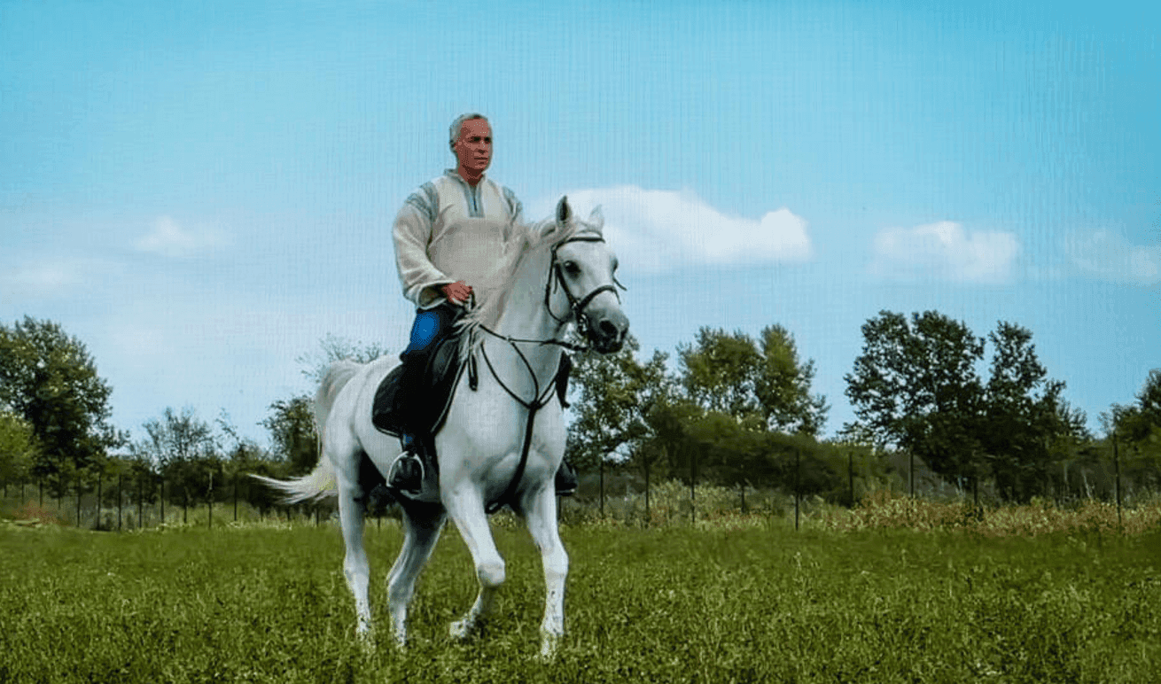 EXCLUSIV Pentru ce a fost amendat Călin Georgescu de AEP / Fostul candidat la prezidențiale a declarat cheltuieli și venituri zero în campania electorale / A avut materiale publicitare de proveniență necunoscută, și-a plătit mandatarul financiar fără să declare de unde a avut banii și a primit ceva bani în conturi