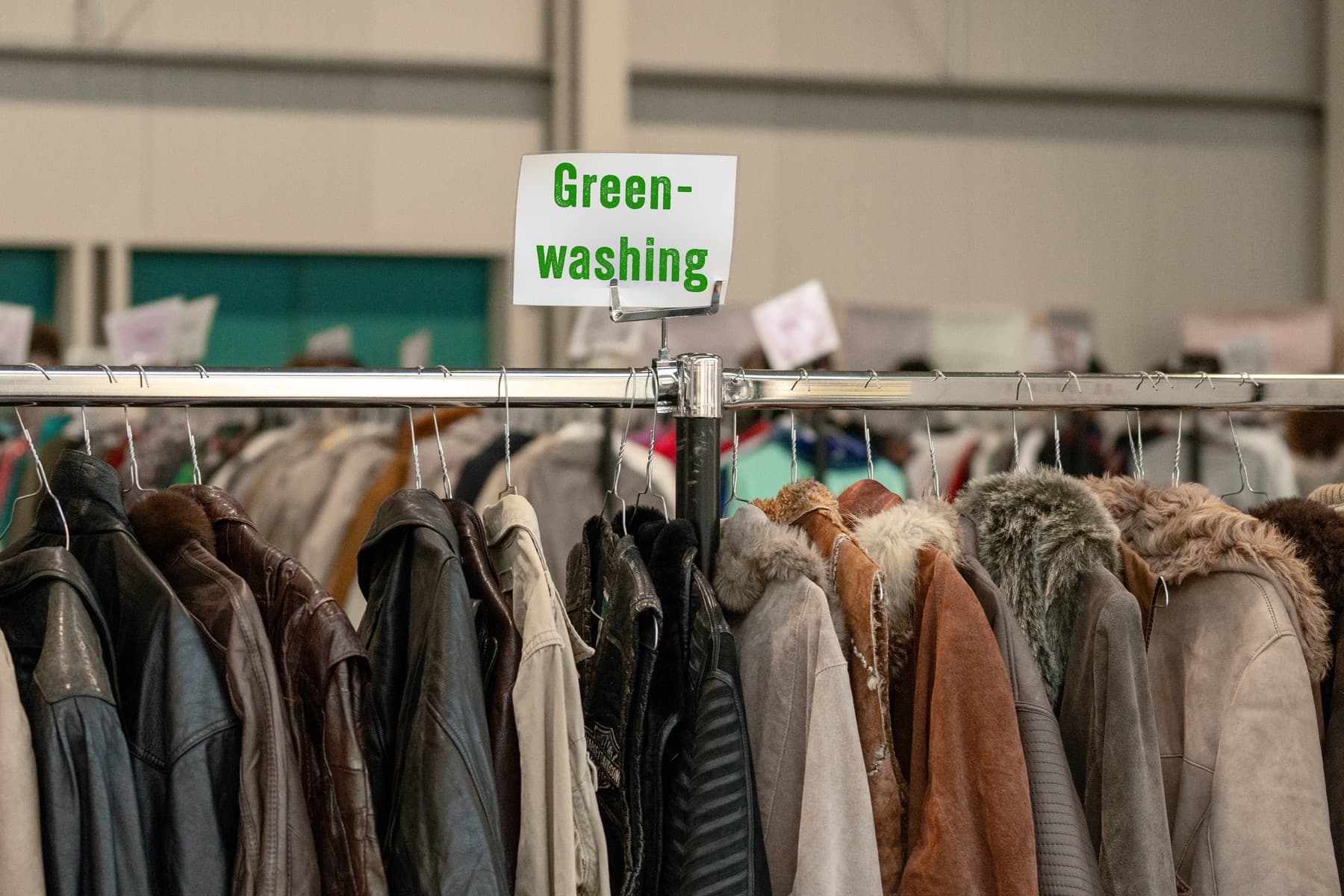 Marea Britanie interzice reclame ale Uniqlo, Calvin Klein și Adidas din cauza afirmațiilor privind materialele reciclate