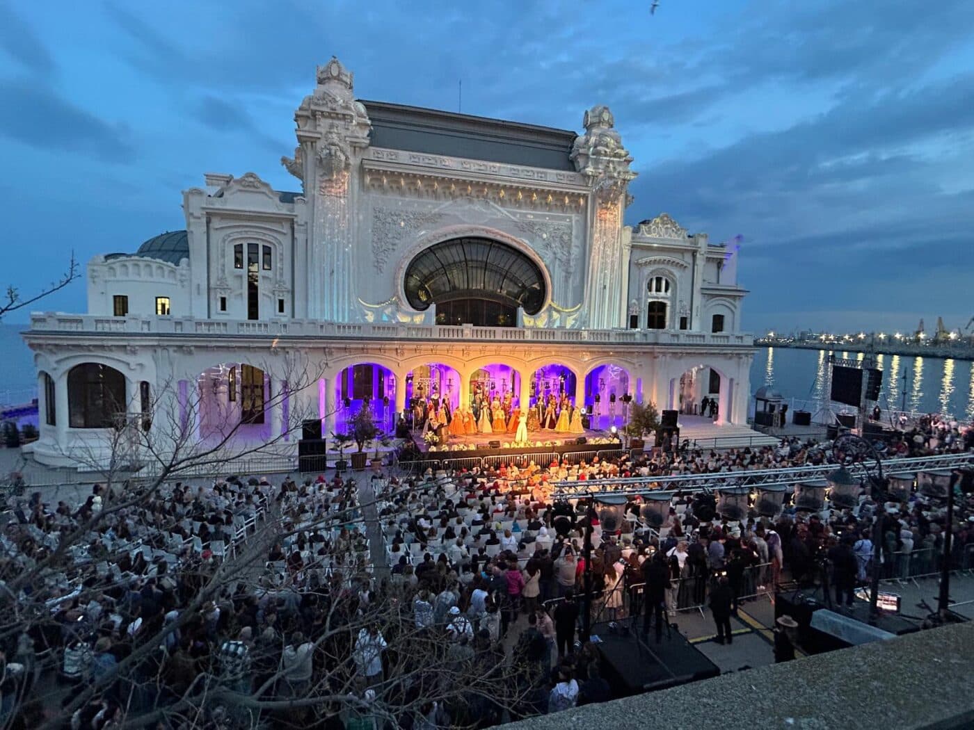 Concerte live, proiecţii de film, festivaluri şi competiţii sportive, în iulie pe litoral