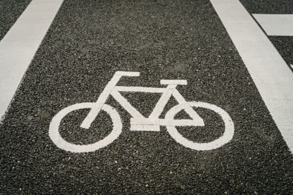 Bucureștiul extinde rețeaua de piste de biciclete / 12,8 kilometri vor fi bugetați anul viitor / Ciucu: ”Oriunde reabilităm sau modernizăm drumuri și spațiul ne permite, vom avea piste”