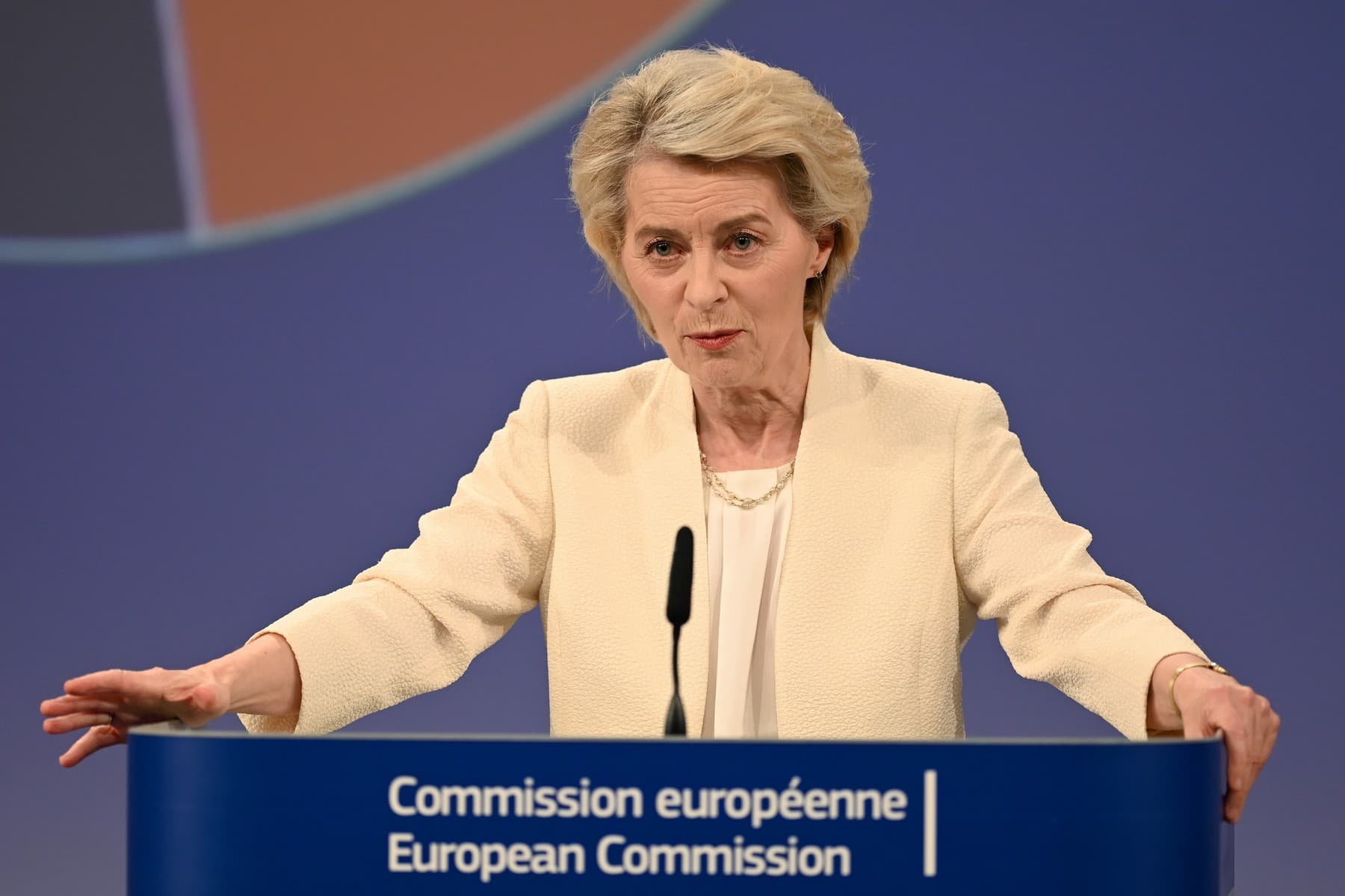 Ursula von der Leyen, în limba română după drona marină care a explodat în Portul Constanța: „Solidaritate cu România!” / Mesajul continuă în engleză