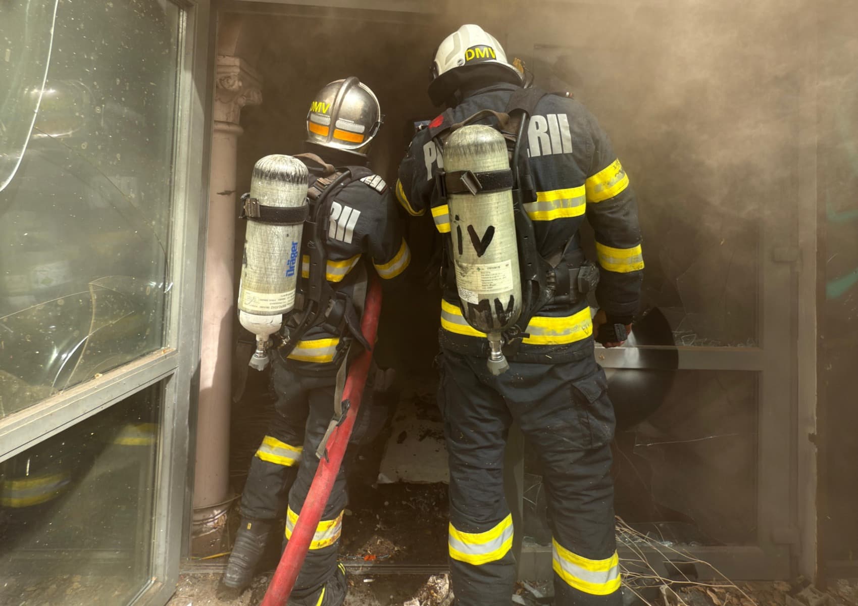 Incendiu la un cămin de vârstnici din Singureni: 41 de persoane s-au evacuat. Focul a pornit de la un scurtcircuit