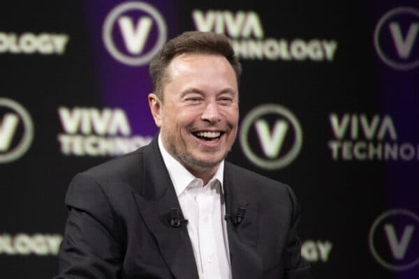 Elon Musk lansează un proiect pentru a-și produce propriile cipuri de inteligență artificială / Terafab, investiție estimată la 25 de miliarde de dolari, își propune să producă o putere de calcul de un terawatt pe an